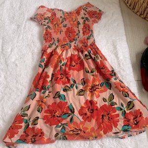 Girls billabong floral dress! Cutest summer dress.🌺